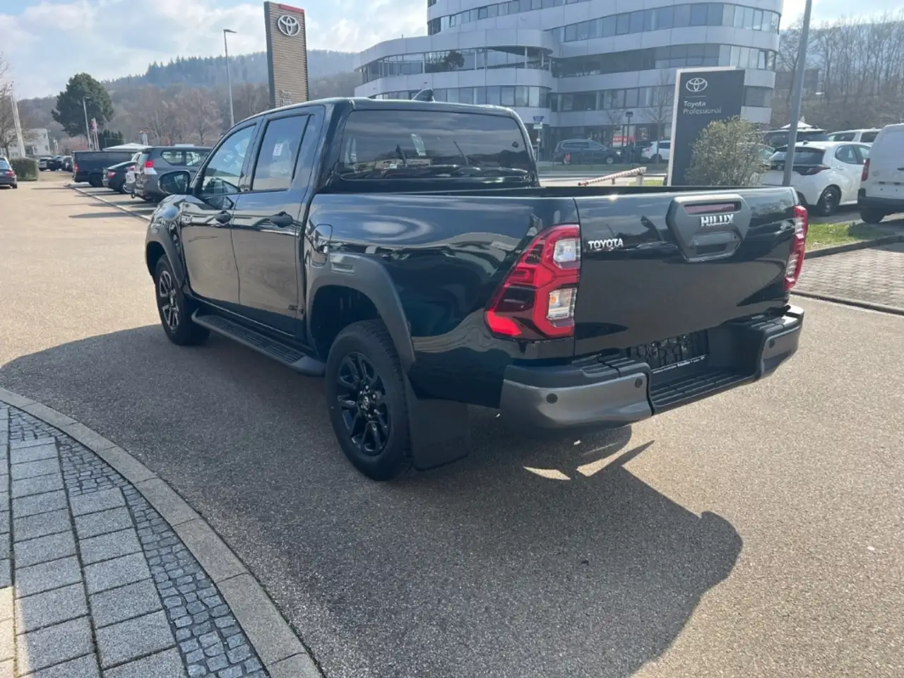 Toyota Hilux Double Cab Invincible 4x4 - AHK fest 5