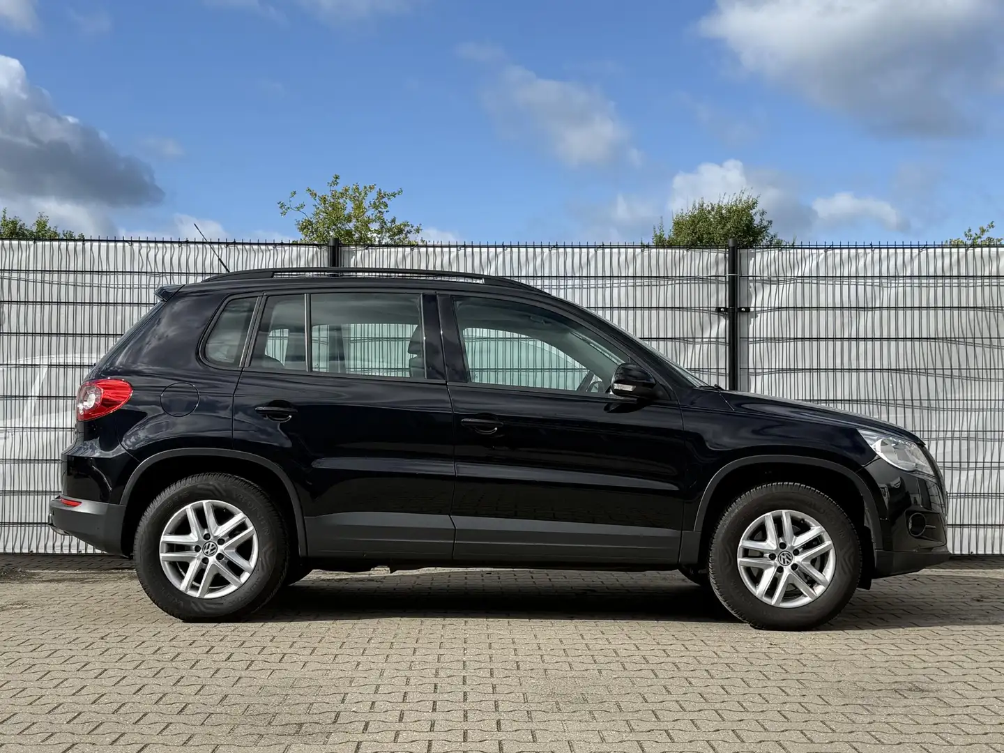 Volkswagen Tiguan 1.4 TSI Comfort&Design Trekhaak! Zwart - 2