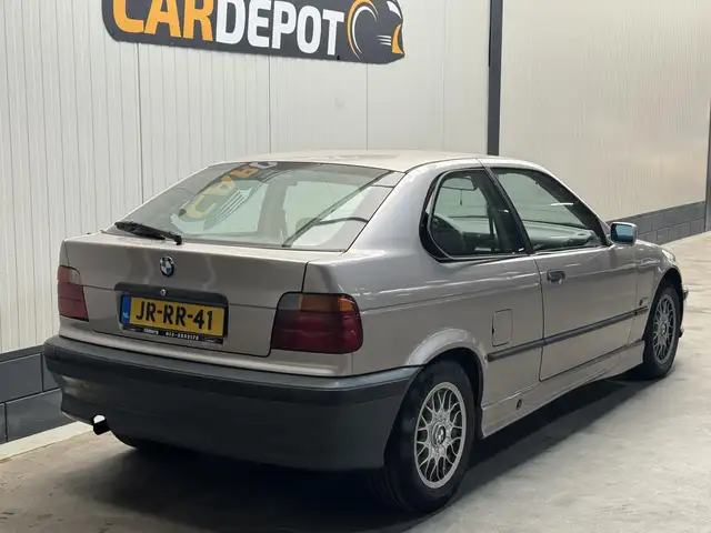 BMW 3 Series view 5