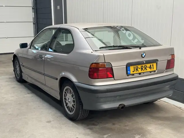 BMW 3 Series view 7