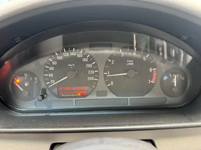 BMW 3 Series view 14