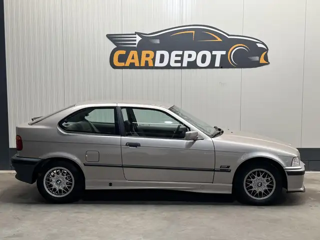 BMW 3 Series view 4