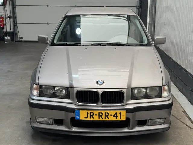 BMW 3 Series view 2