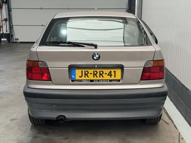 BMW 3 Series view 6