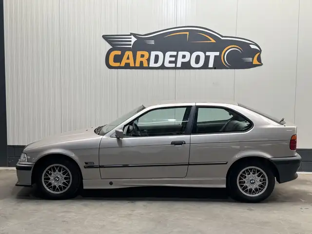 BMW 3 Series view 8