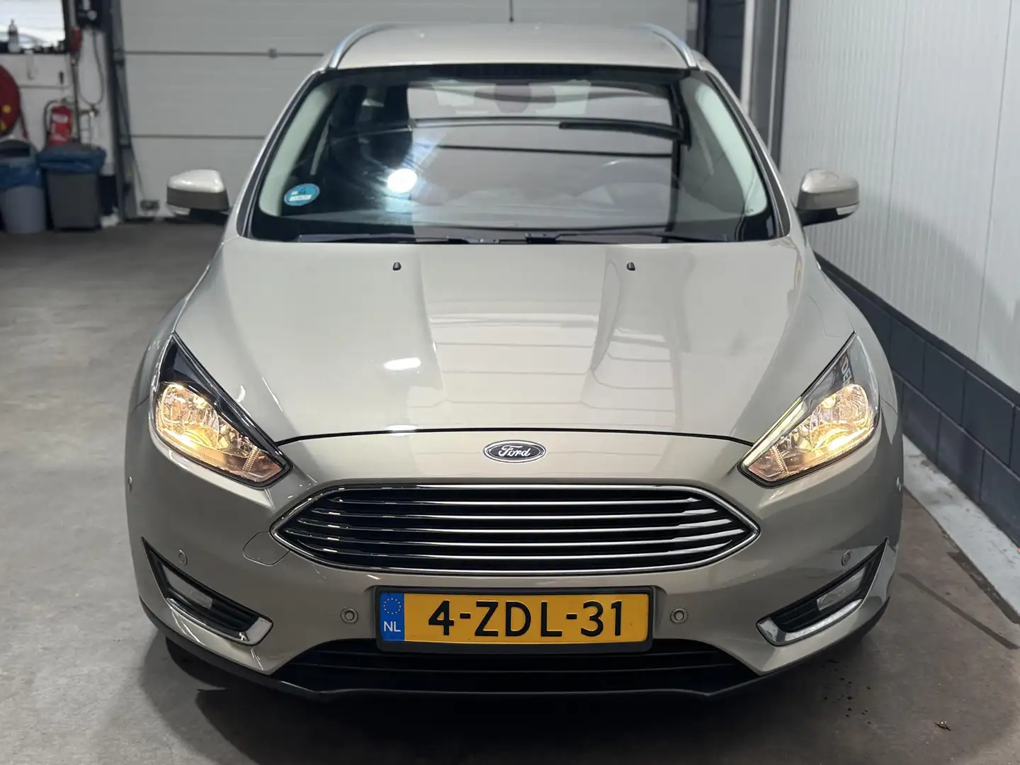 Ford Focus Wagon 1.0 First Edition Super Netjes Nieuwe Distri Grau - 2