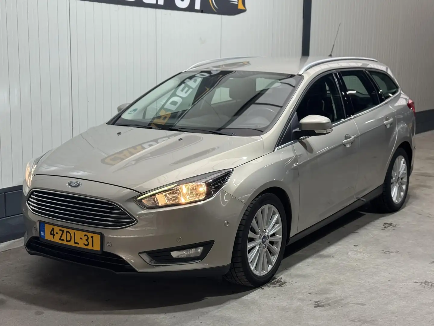 Ford Focus Wagon 1.0 First Edition Super Netjes Nieuwe Distri Grau - 1