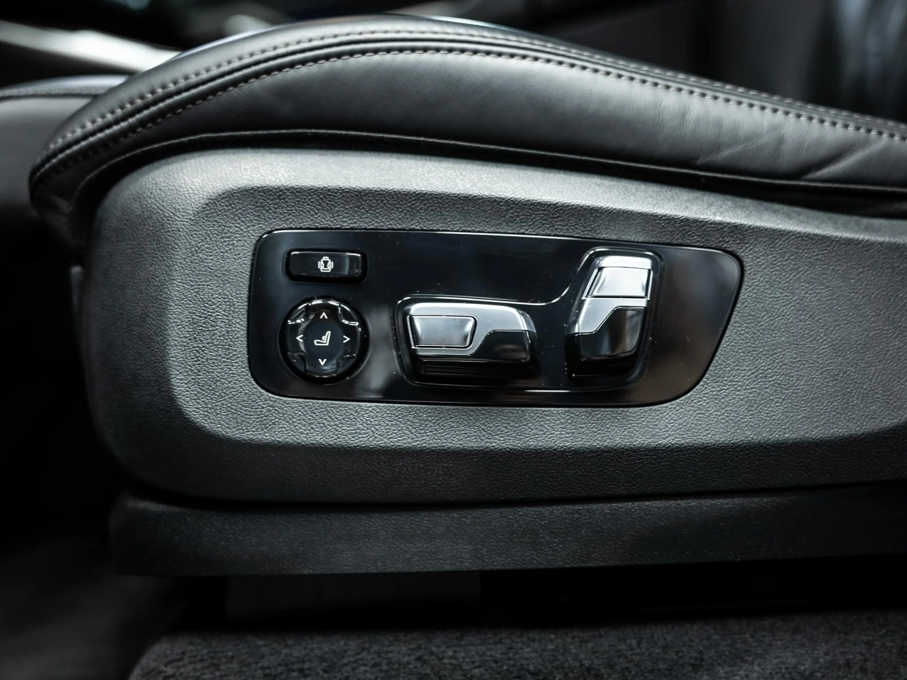 BMW X5 xDrive50e Vol uitgevoerde Frozen Black X5 Skyloung — photo 36