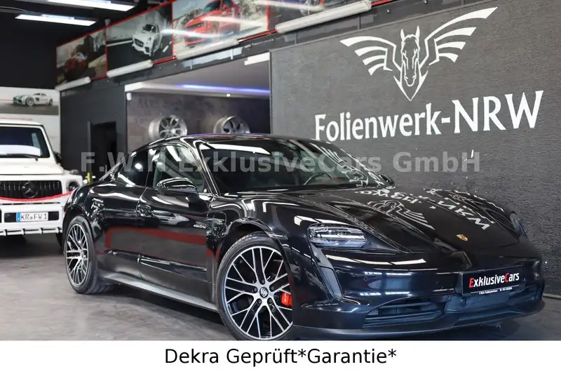 PORSCHE Taycan