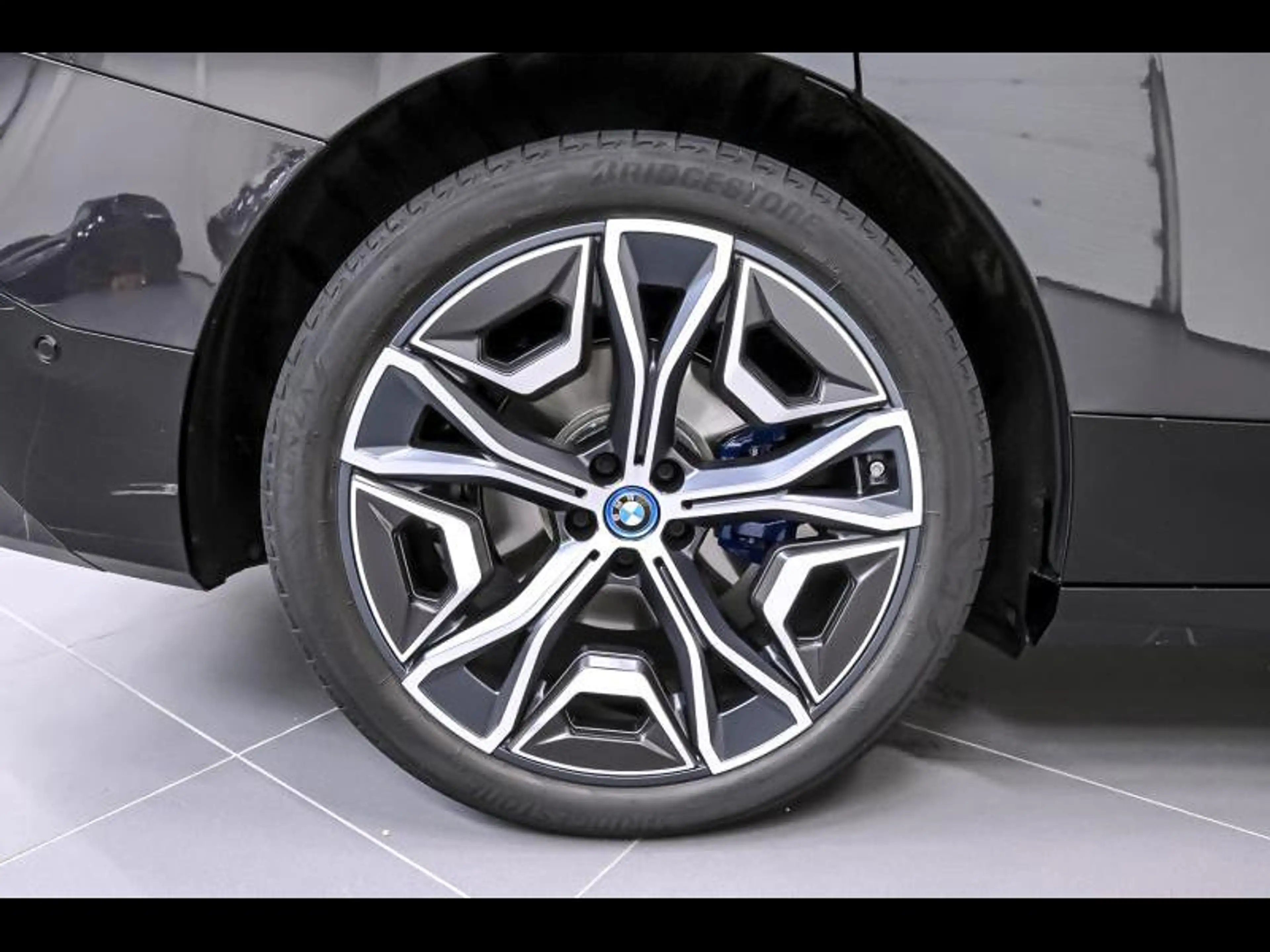 BMW iX xDrive50 - Sport — photo 4