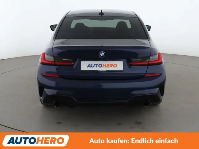 BMW 3 Series view 5