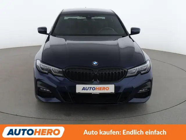 BMW 3 Series view 9
