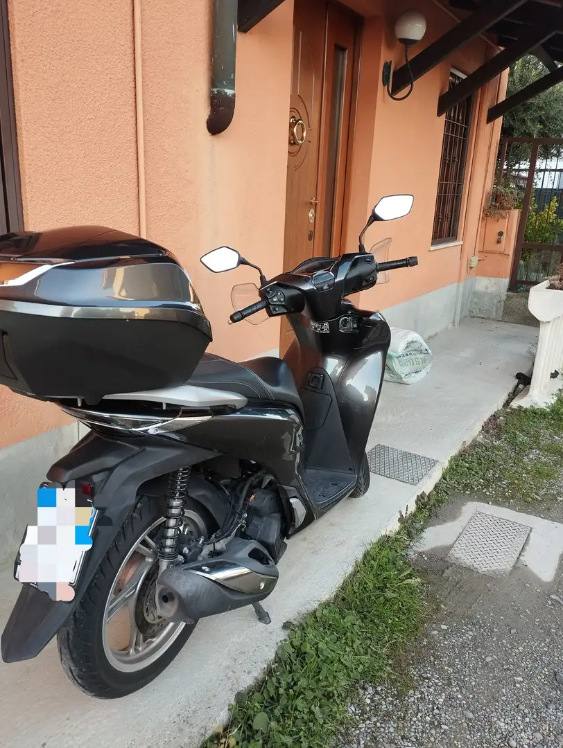 Honda SH 125i compreso di antifurto con telecomando più parabre Černá - 1