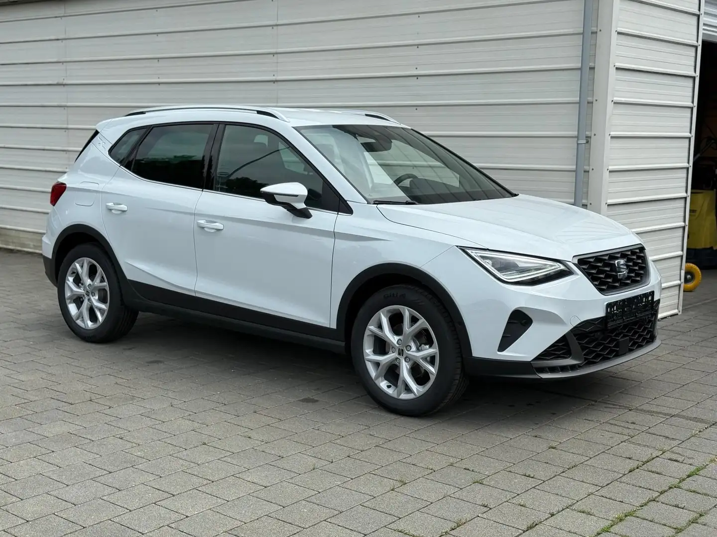 SEAT Arona FR Edition 1.0 TSI DSG NAVI*SHZ*Kamera*Klimaaut... Weiß - 1