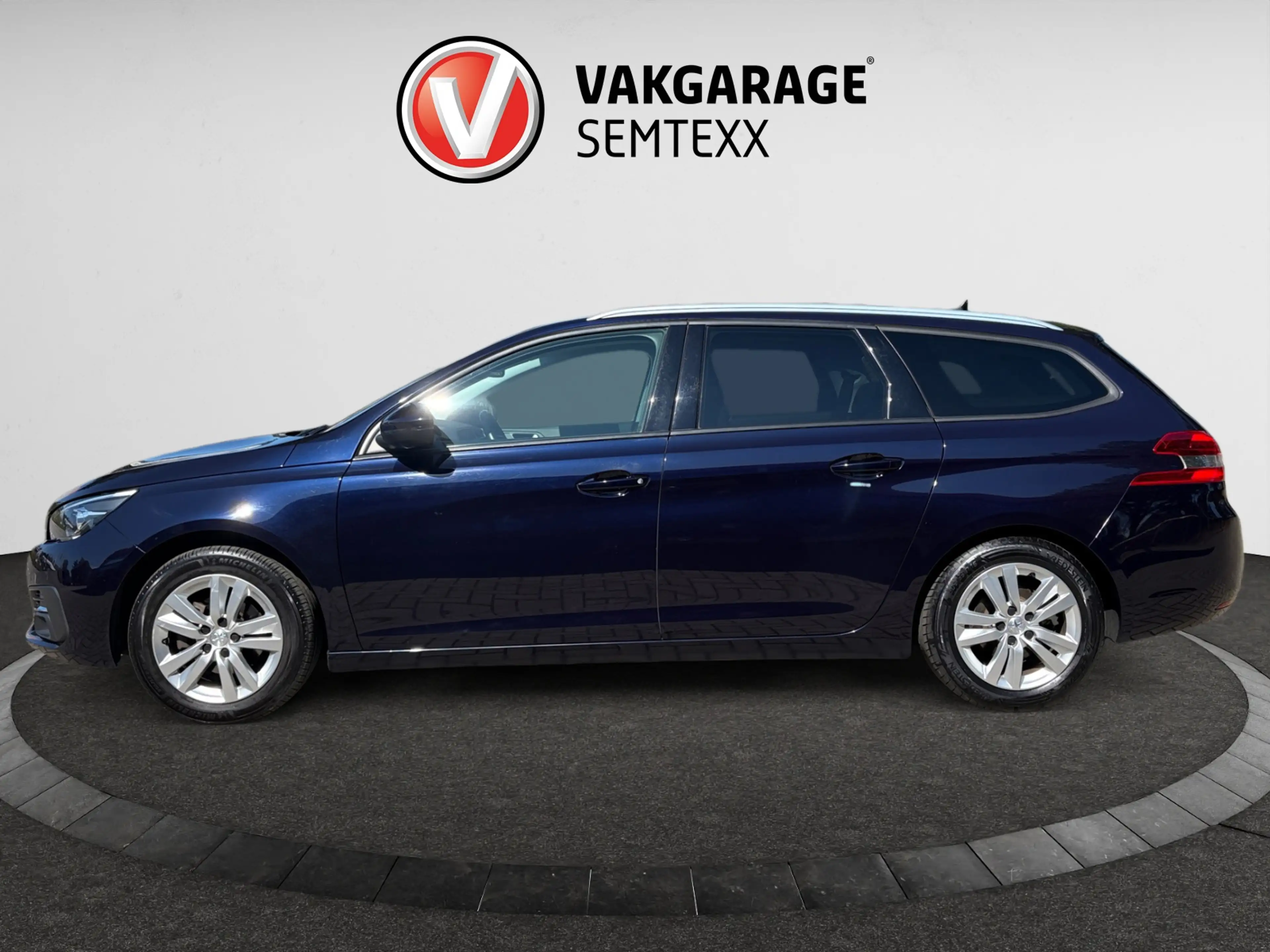 Peugeot 308 SW 1.2 PureTech Blue Lease Executive | Clima | Cru — photo 2