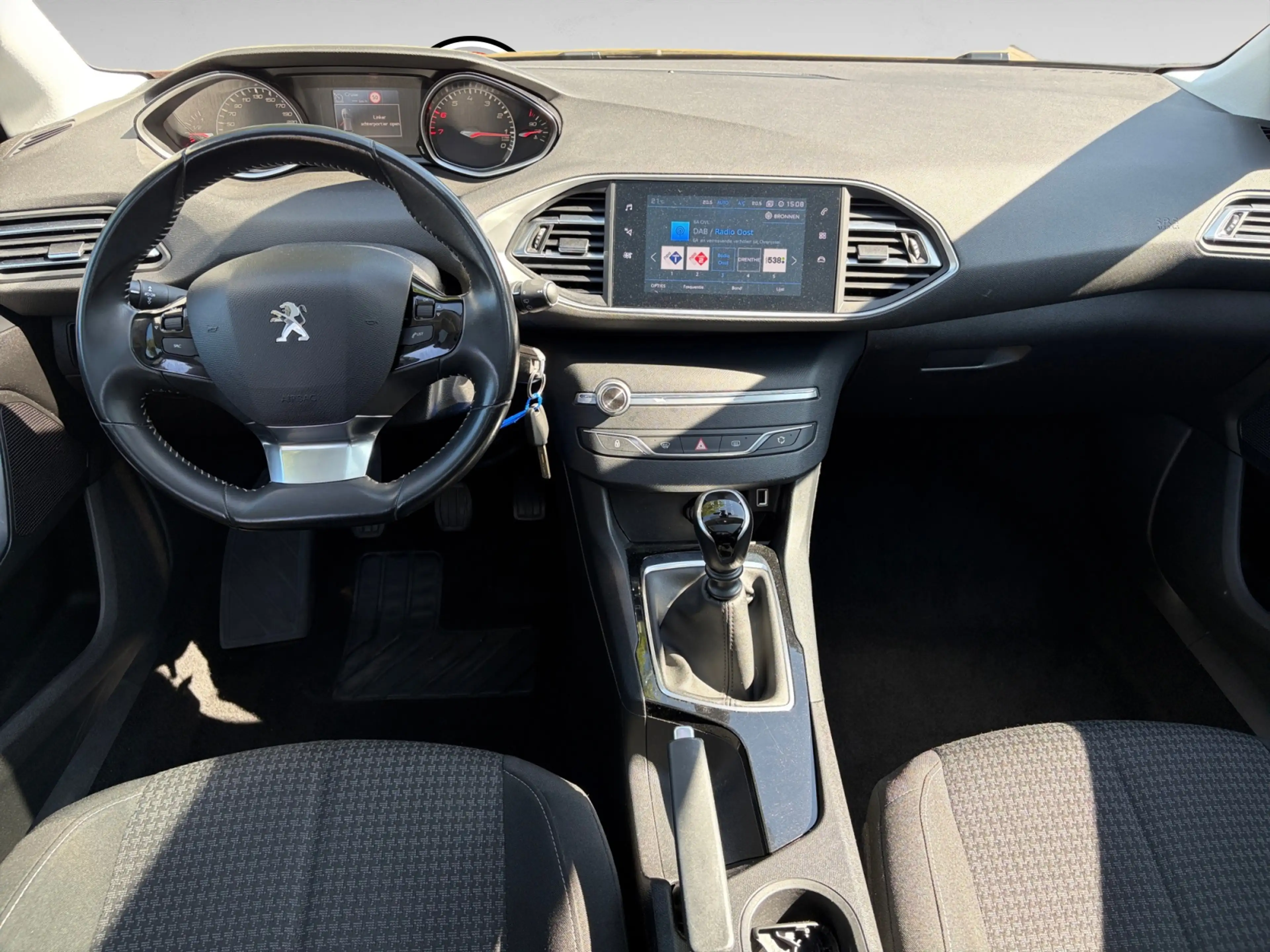 Peugeot 308 SW 1.2 PureTech Blue Lease Executive | Clima | Cru — photo 5
