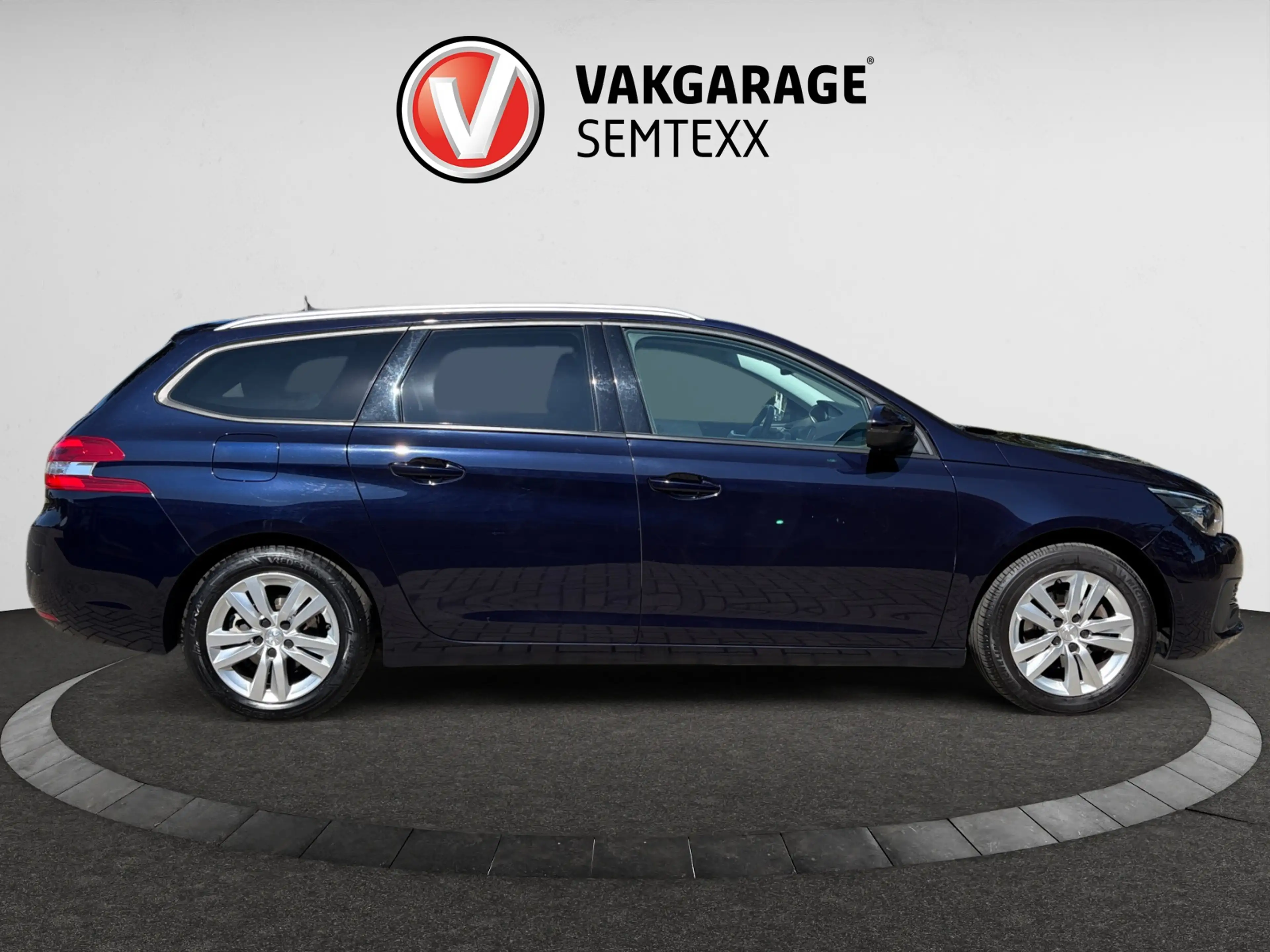 Peugeot 308 SW 1.2 PureTech Blue Lease Executive | Clima | Cru — photo 9