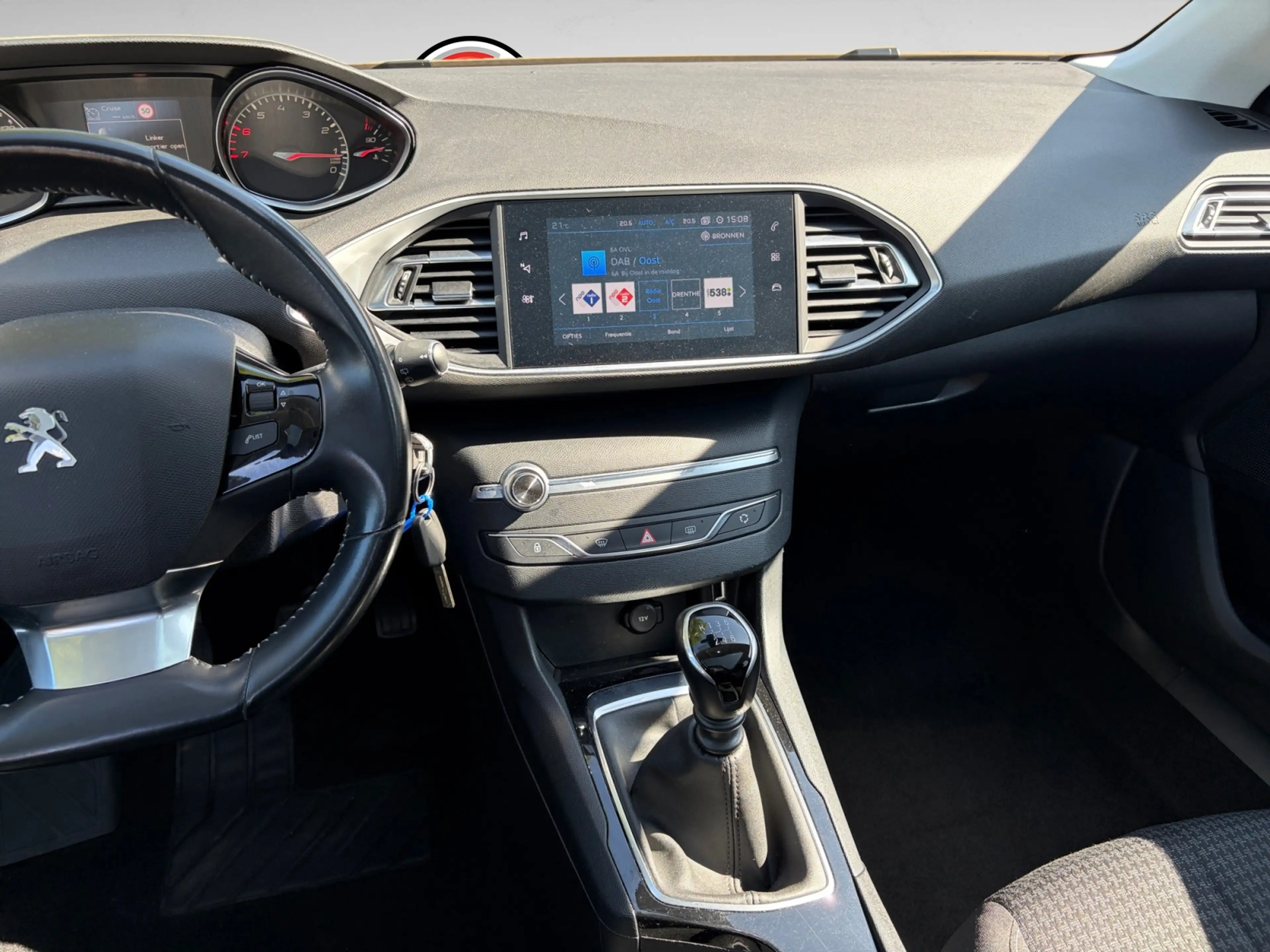 Peugeot 308 SW 1.2 PureTech Blue Lease Executive | Clima | Cru — photo 14