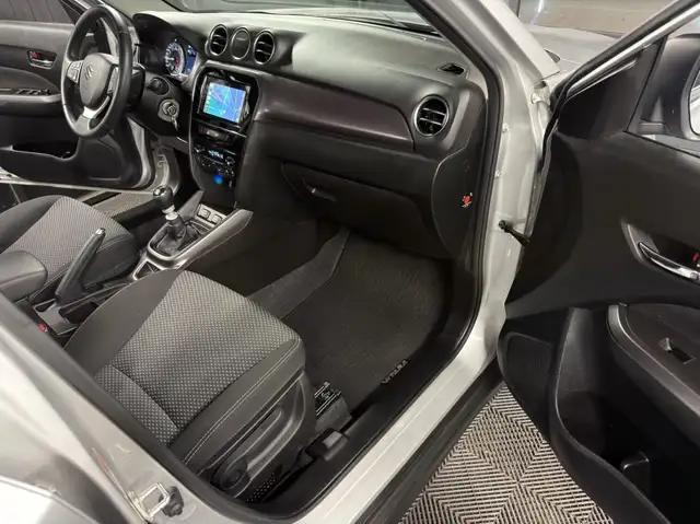 Suzuki Vitara view 12