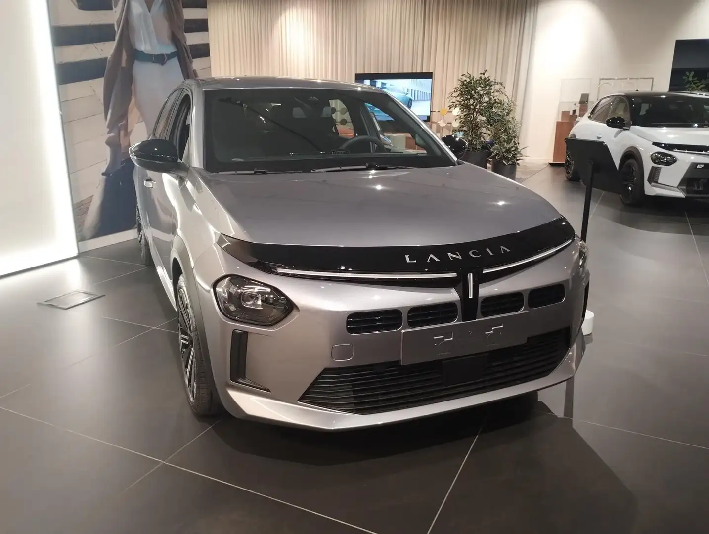 Lancia Ypsilon 1.2 hybrid MHEV 110CV Grigio - 2