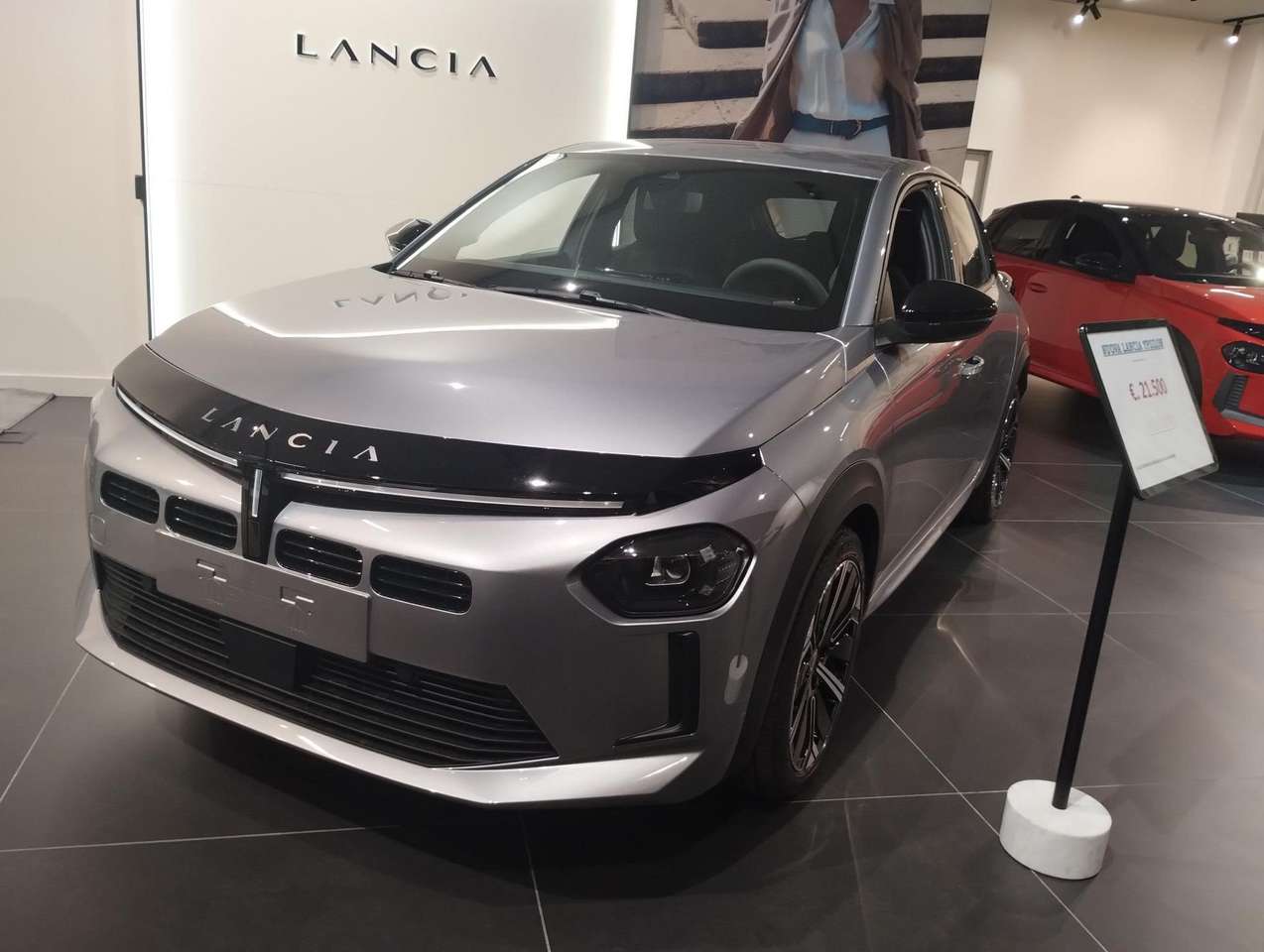 Lancia Ypsilon 1.2 hybrid MHEV 110CV