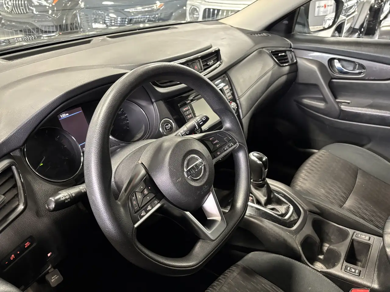 Nissan Rogue снимка Nissan Rogue