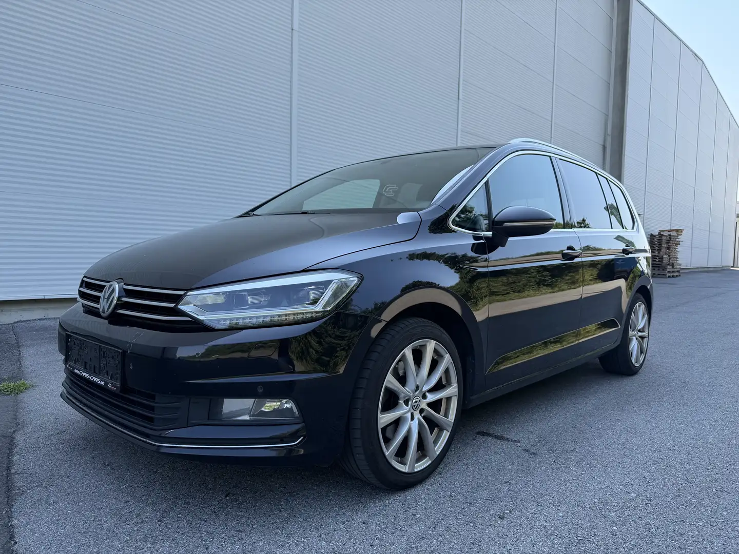 Volkswagen Touran Highline 1,6 SCR TDI DSG*ACCLED*AHK*TOP Schwarz - 1