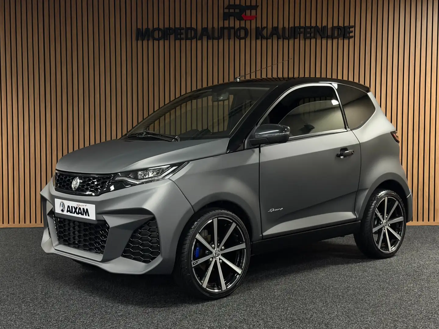 Aixam GTO Matt Grau | 8 PS Kubota Motor | Rückfahrkamera - 1