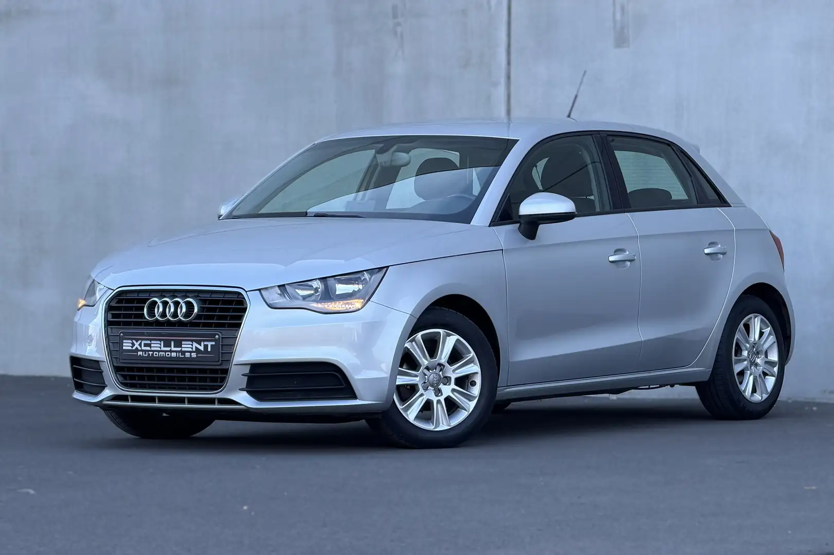 Audi A1 Sportback 1.6 TDi/GPS/BLUETOOTH/GARANTIE 12 MOIS/ Argent - 1
