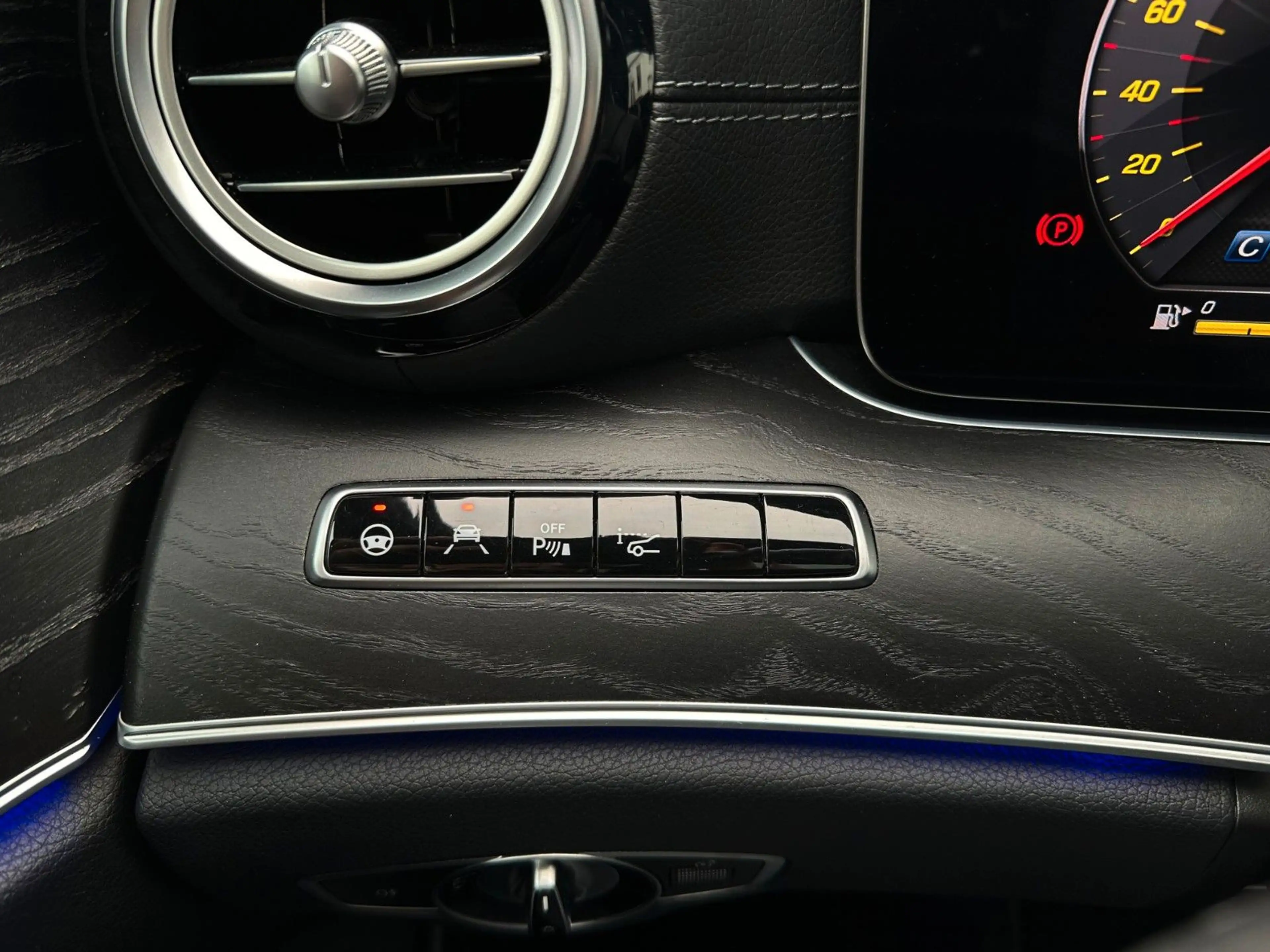 Mercedes-Benz E 450 4M 3x AMG PANO*DISTR*Standh*Airmatic*SoftC — photo 3