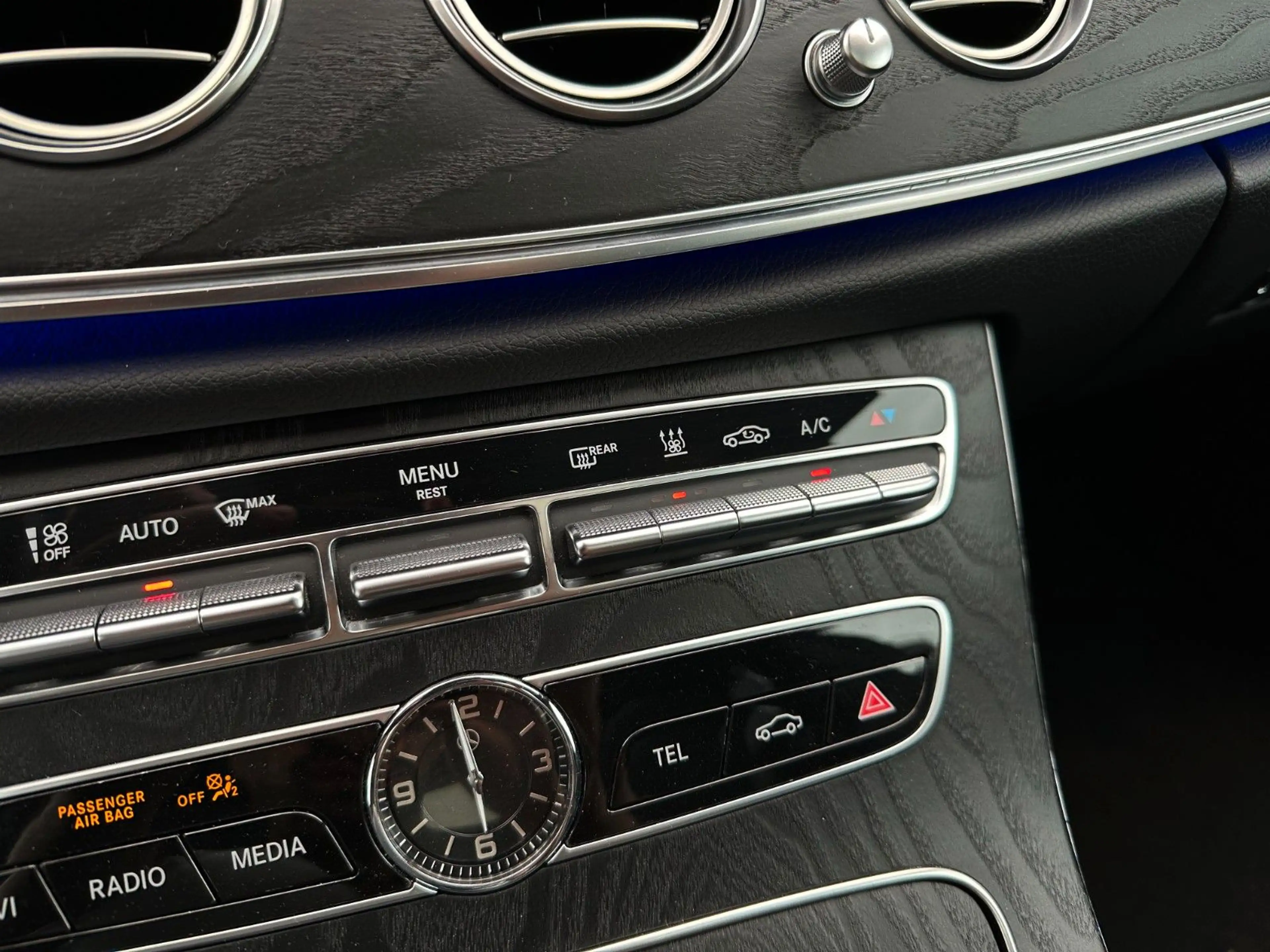 Mercedes-Benz E 450 4M 3x AMG PANO*DISTR*Standh*Airmatic*SoftC — photo 10