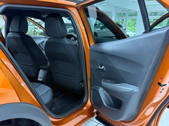 Peugeot 2008 view 11