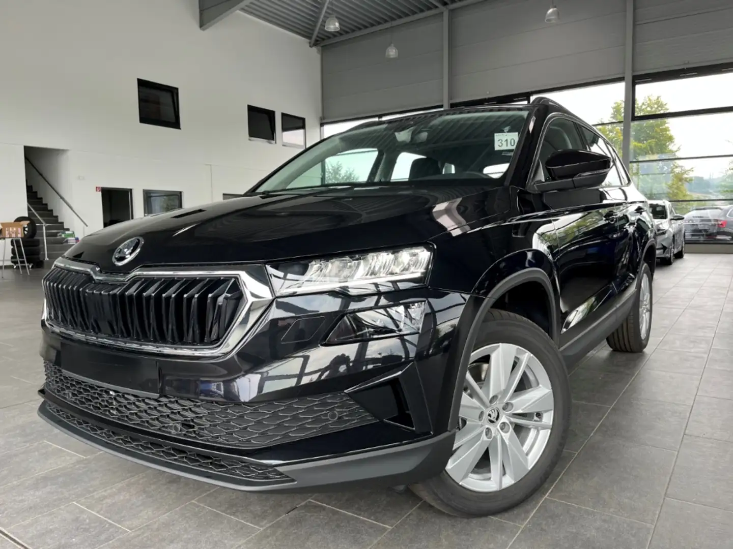 Skoda Karoq 1.5 TSI Navi LED ACC Kamera Winterpaket digitales Schwarz - 1