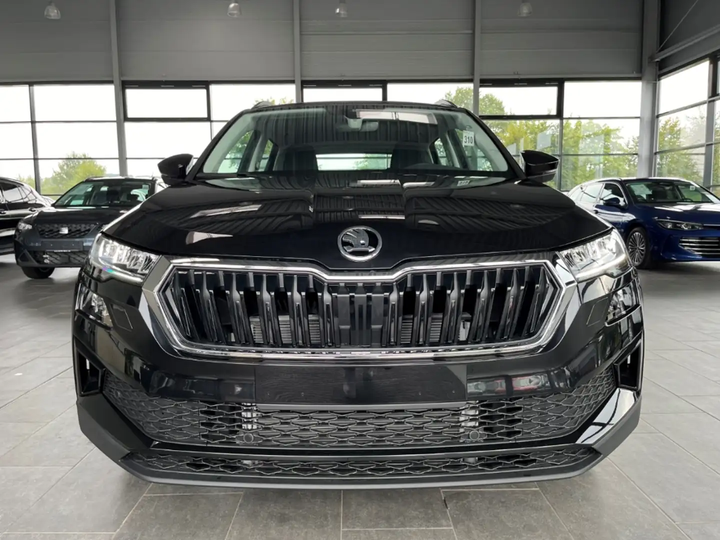Skoda Karoq 1.5 TSI Navi LED ACC Kamera Winterpaket digitales Schwarz - 2