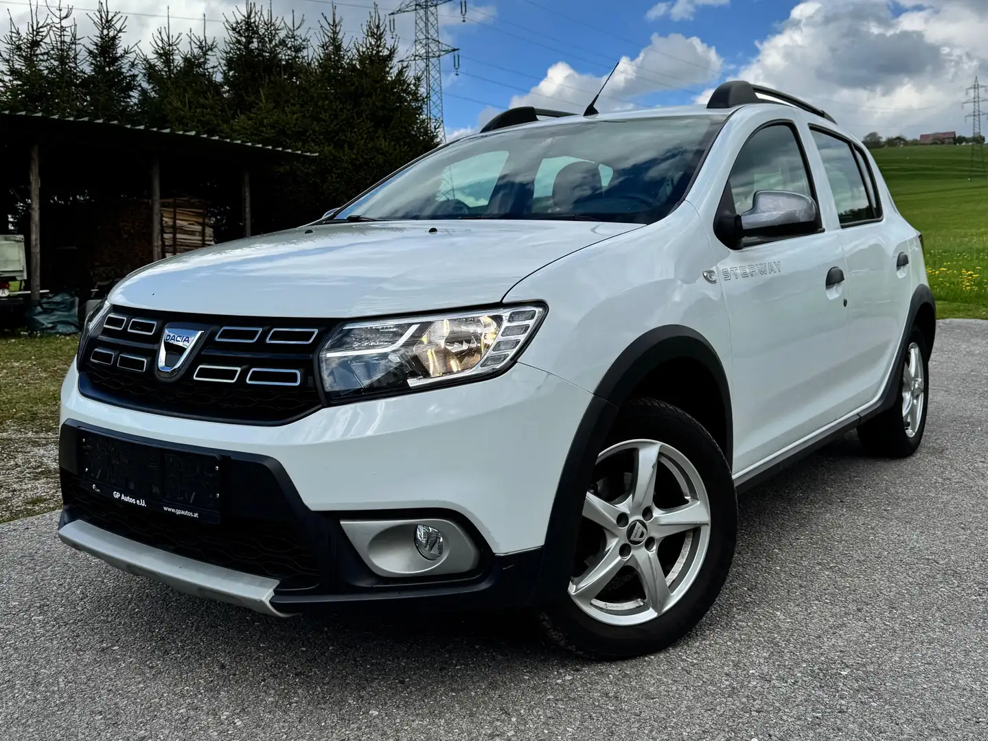 Dacia Sandero Stepway 1,0 - Top-Ausstattung, Pickerl 04/26 NEU. Weiß - 1