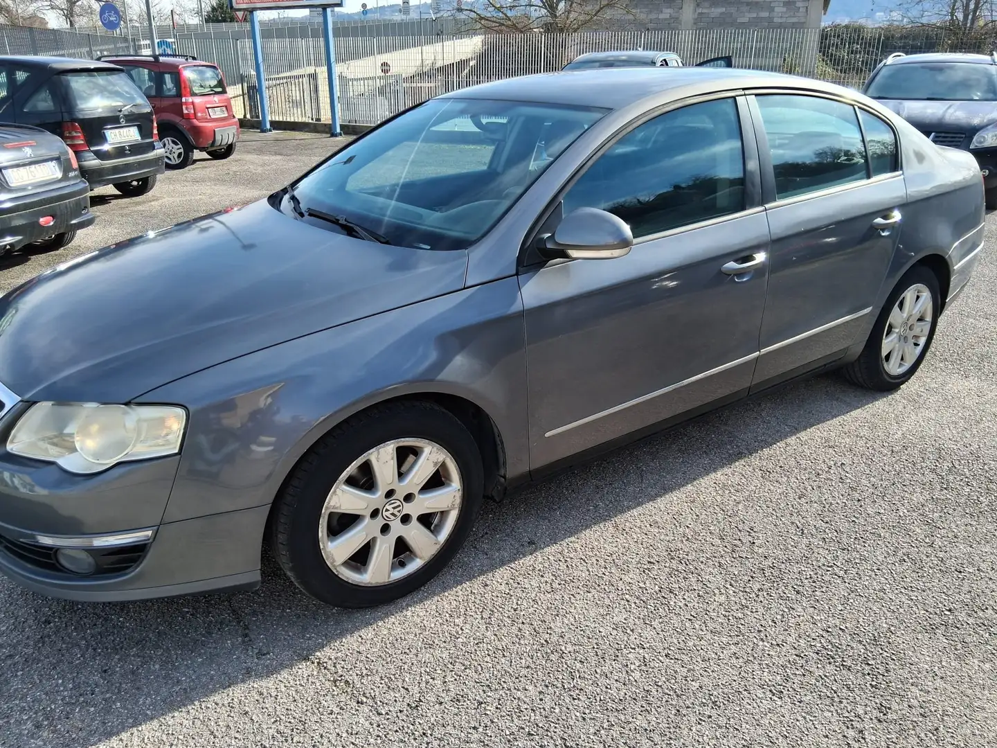 Volkswagen Passat Berlina 2.0 tdi Highline Grau - 1