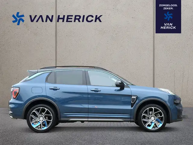 Lynk & Co 01 view 3