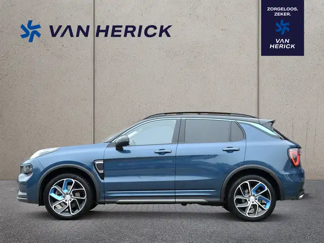 Lynk & Co 01 view 2