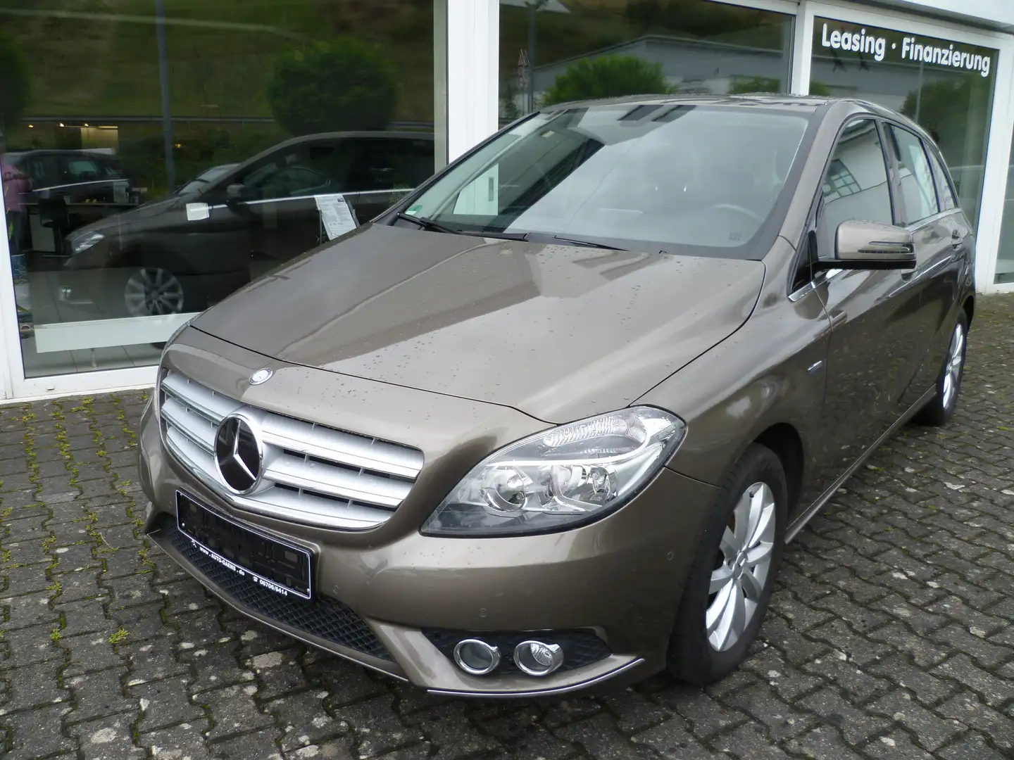 Mercedes-Benz B 180 B 180 Edition 8 Fach bereift AHK original Grau - 1