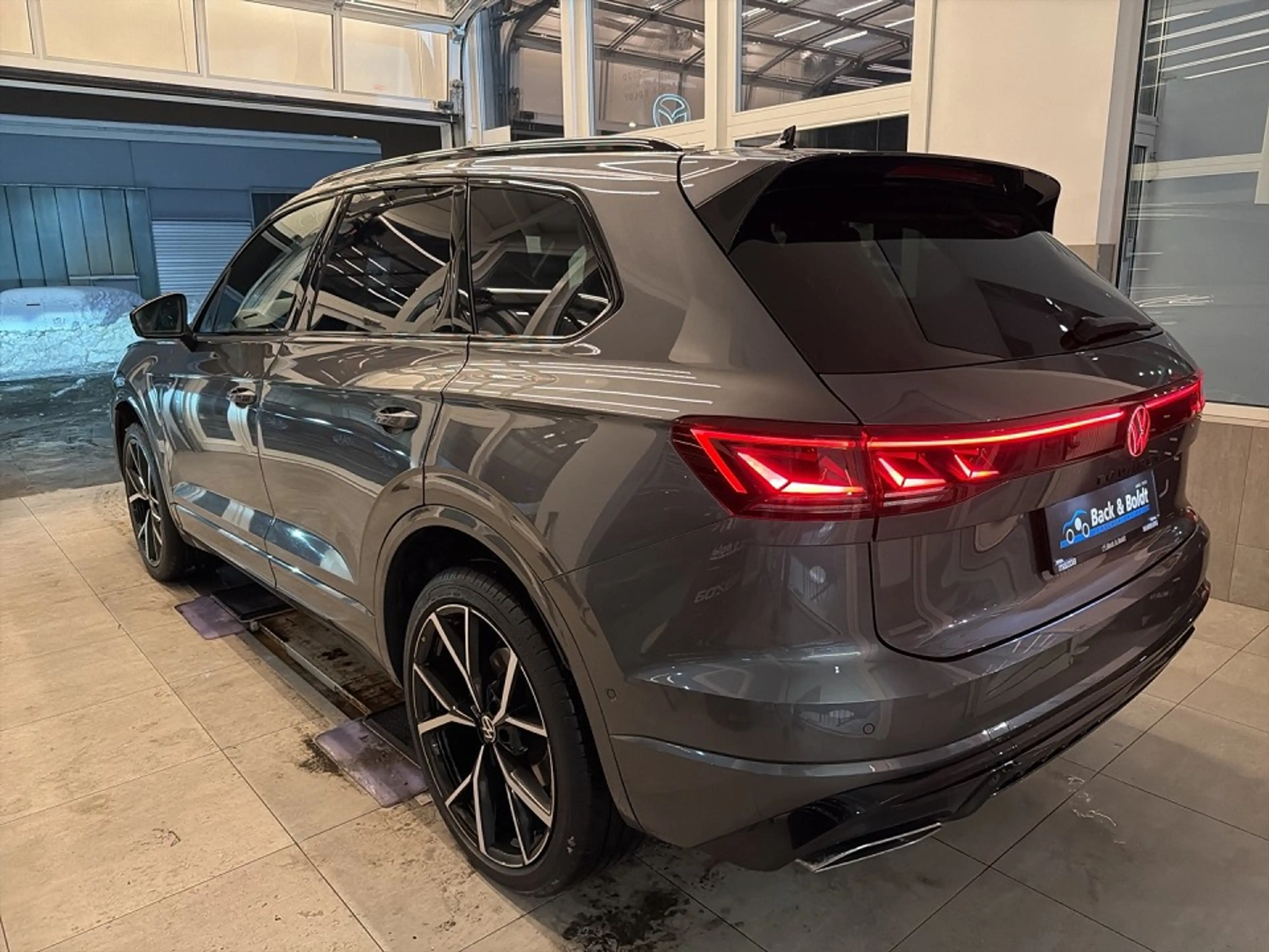 Volkswagen Touareg R-Line 3.0TDI DYNAUDIO+PANO+AHK+LUFT+HA-LENK — photo 3