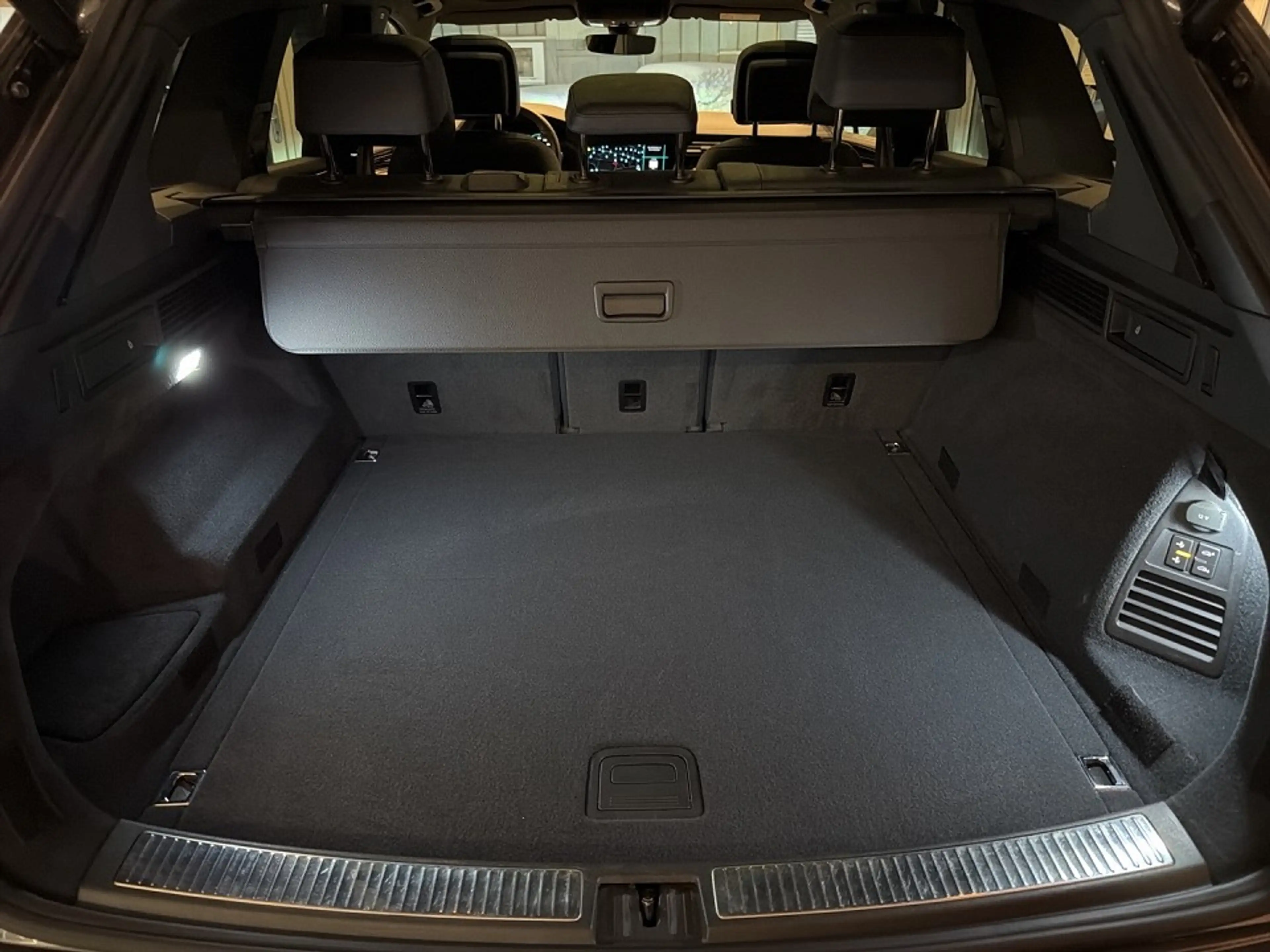 Volkswagen Touareg R-Line 3.0TDI DYNAUDIO+PANO+AHK+LUFT+HA-LENK — photo 5