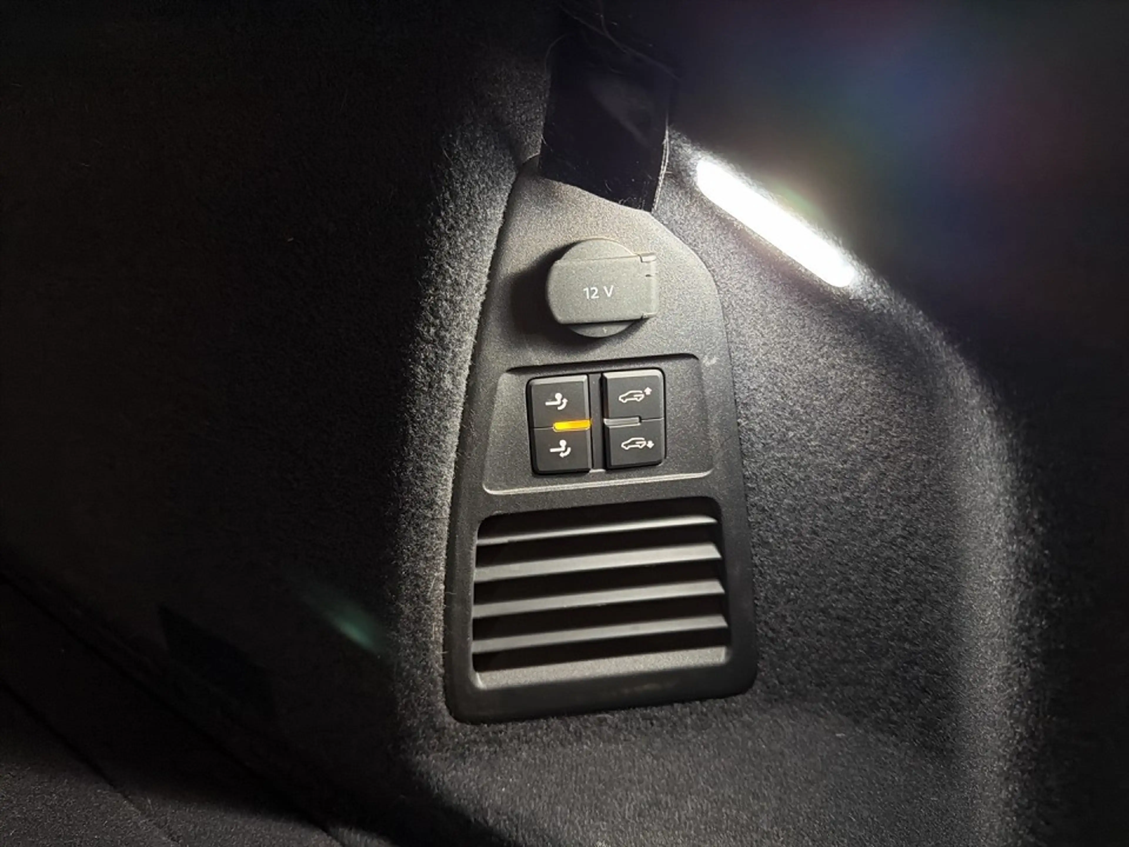 Volkswagen Touareg R-Line 3.0TDI DYNAUDIO+PANO+AHK+LUFT+HA-LENK — photo 6