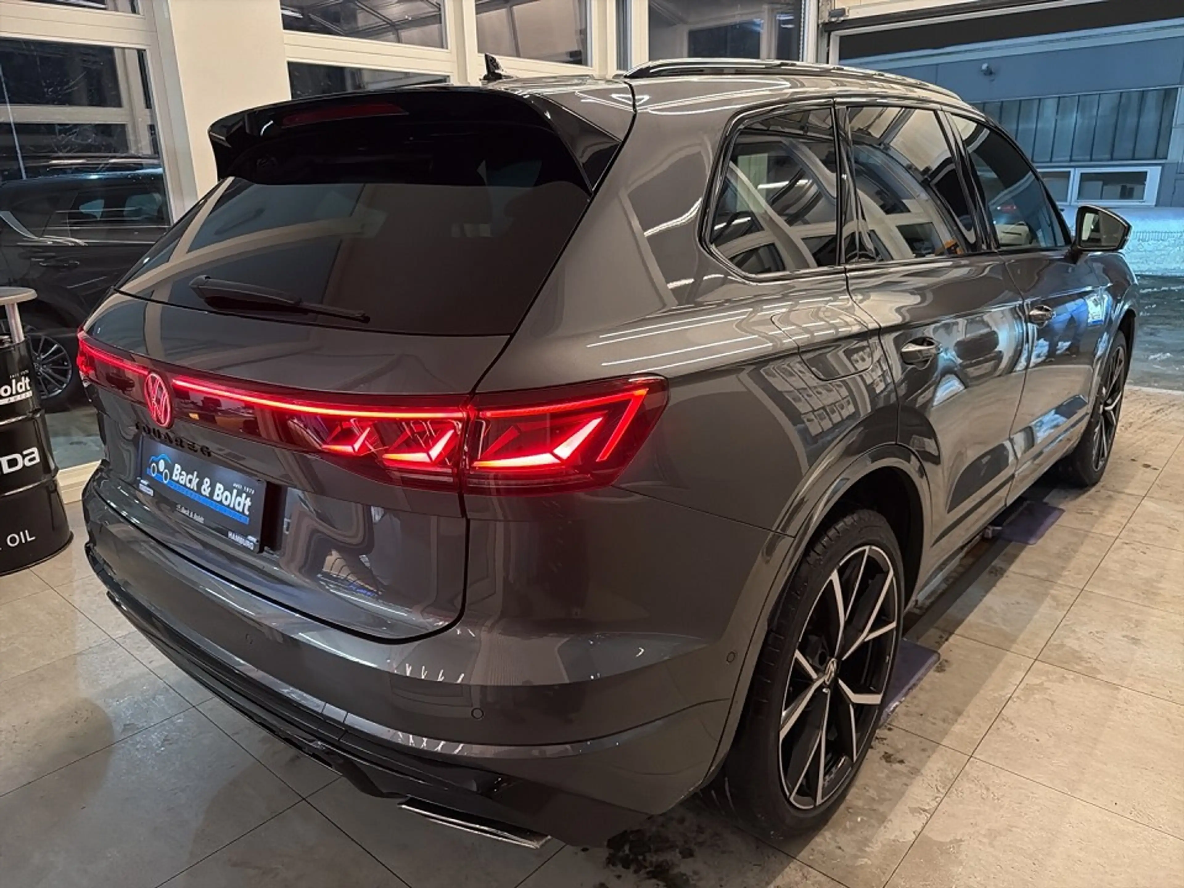 Volkswagen Touareg R-Line 3.0TDI DYNAUDIO+PANO+AHK+LUFT+HA-LENK — photo 4