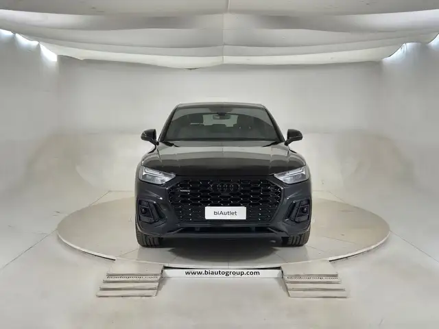 Audi Q5 view 2