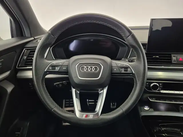 Audi Q5 view 9