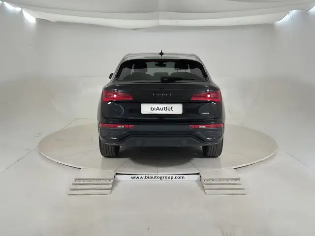 Audi Q5 view 3