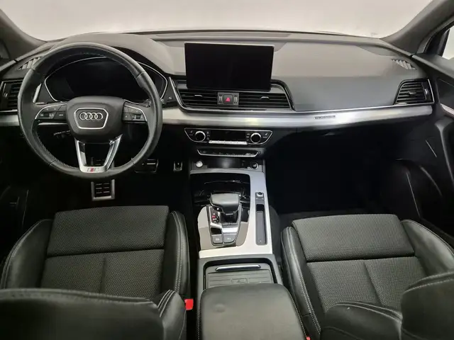 Audi Q5 view 8