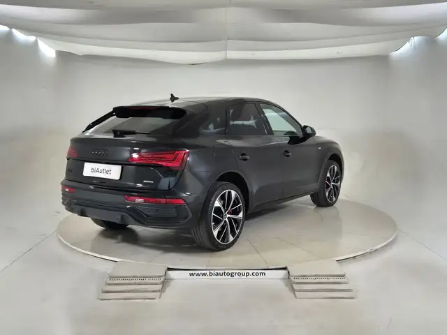 Audi Q5 view 4