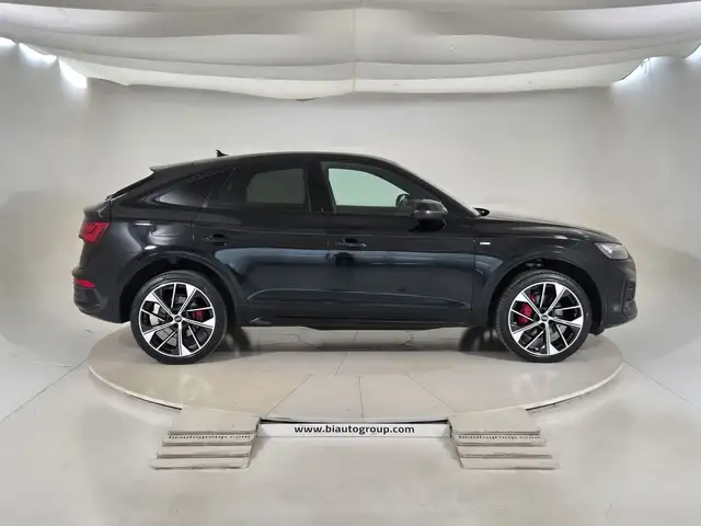 Audi Q5 view 5