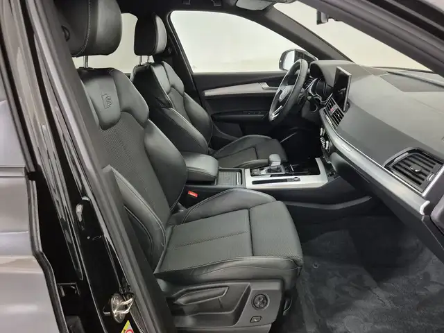 Audi Q5 view 10